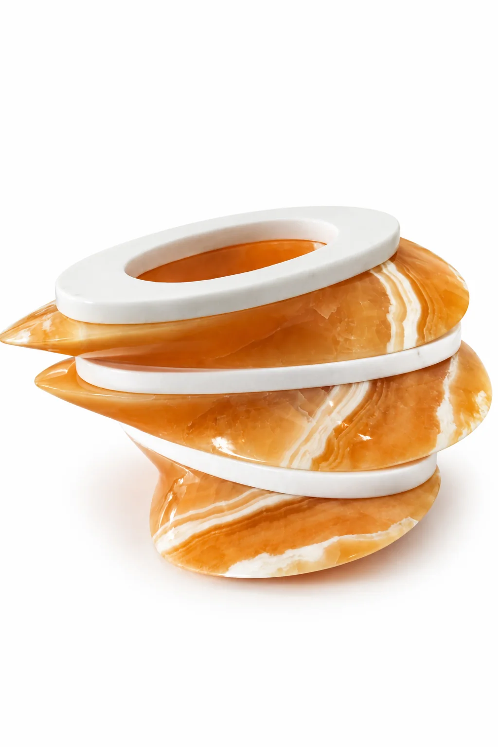 FUSO ONYX visto de lado: platos de ónix naranja alternados con anillos blancos